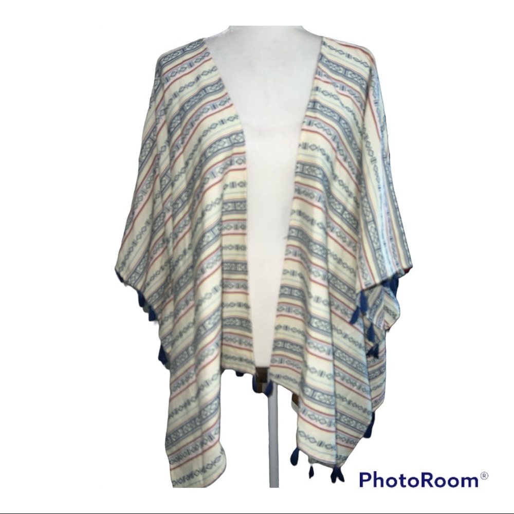 D & Y Aztec Open Front Shawl Tassel Detail O/S